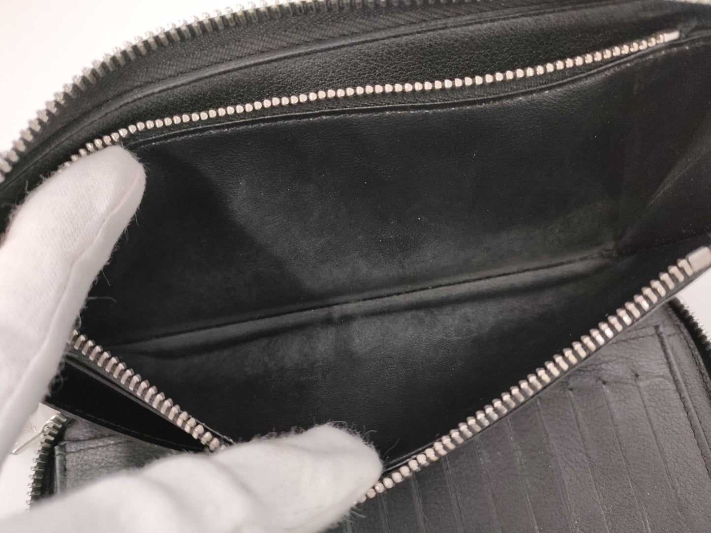 LOUIS VUITTON Zippy Wallet Vertical Taurillon Leather Wallet