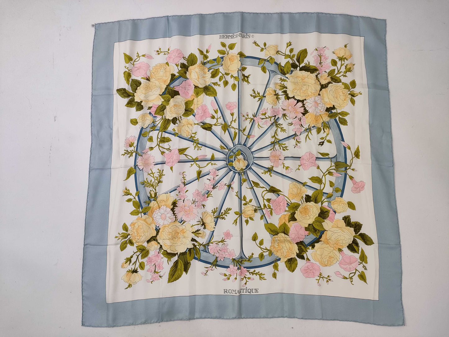 HERMES Carre ROMANTiQUE Romantic Scarf