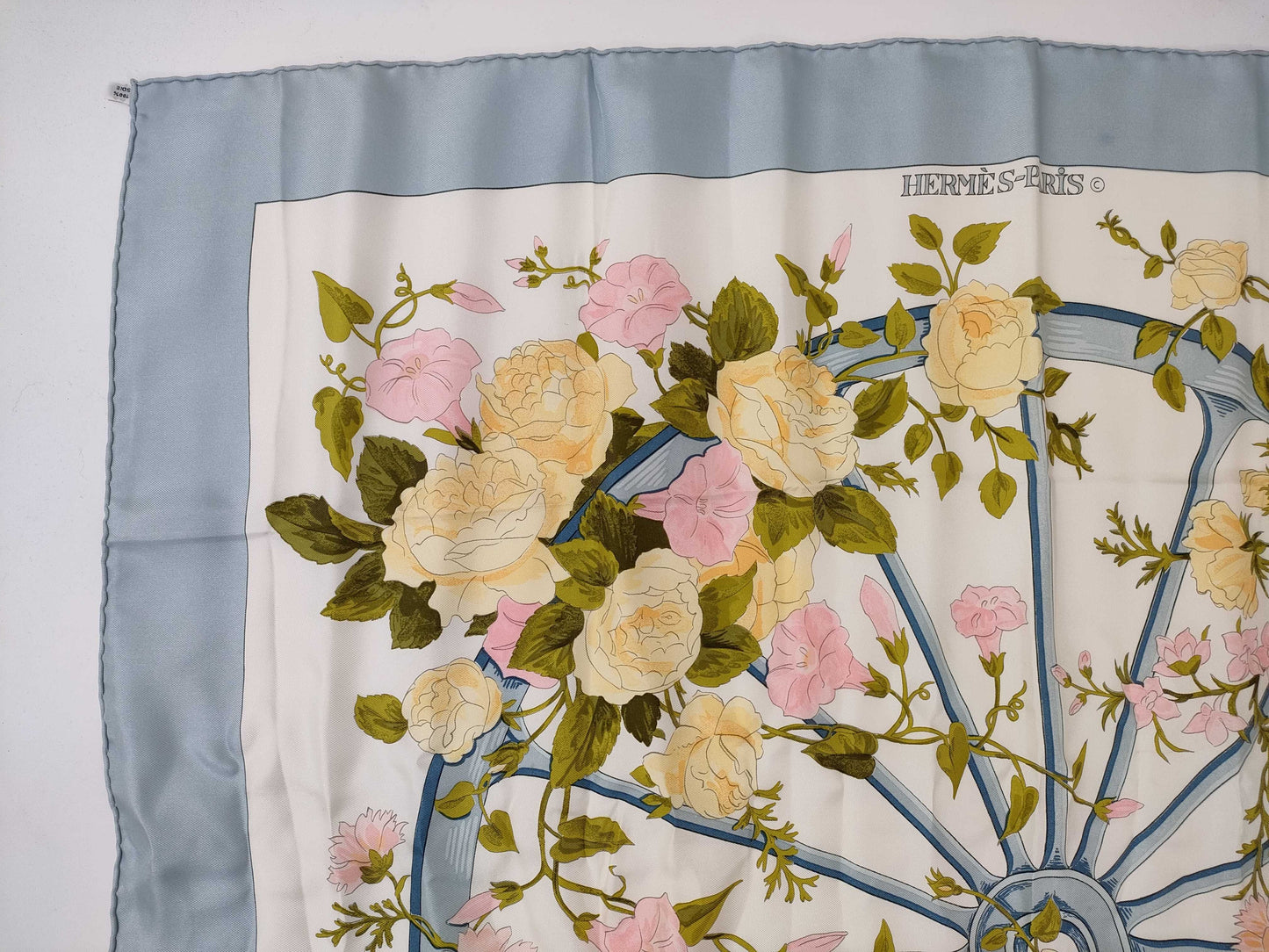HERMES Carre ROMANTiQUE Romantic Scarf