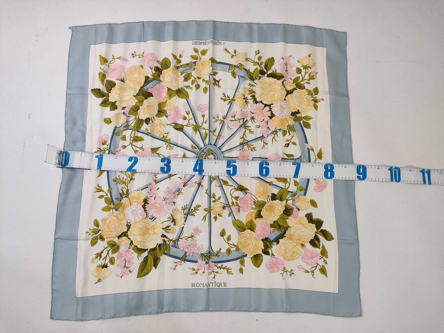 HERMES Carre ROMANTiQUE Romantic Scarf