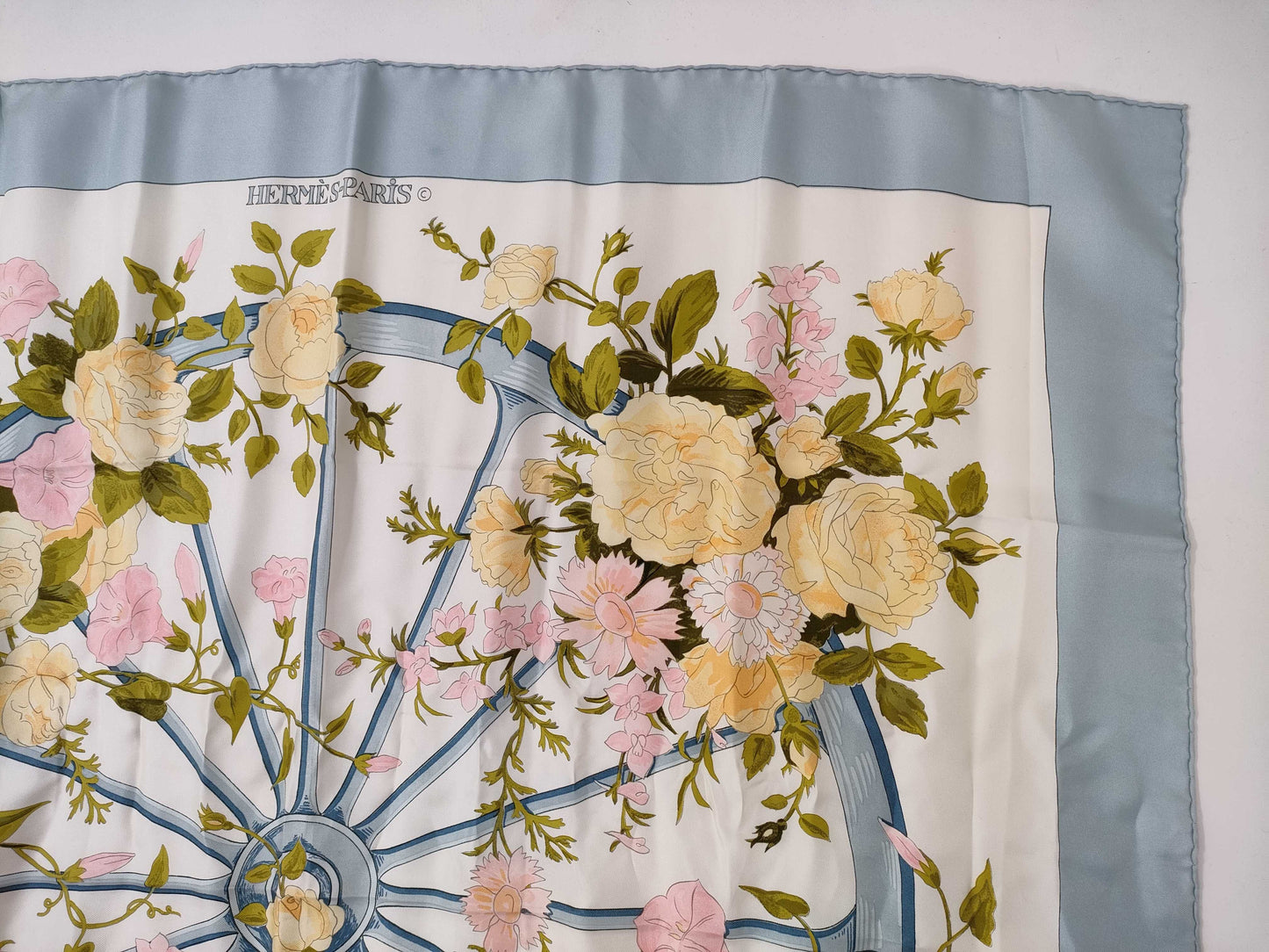 HERMES Carre ROMANTiQUE Romantic Scarf