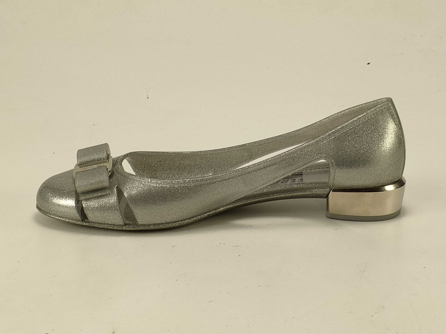 Salvatore Ferragamo Vara Ribbon Silver Pumps