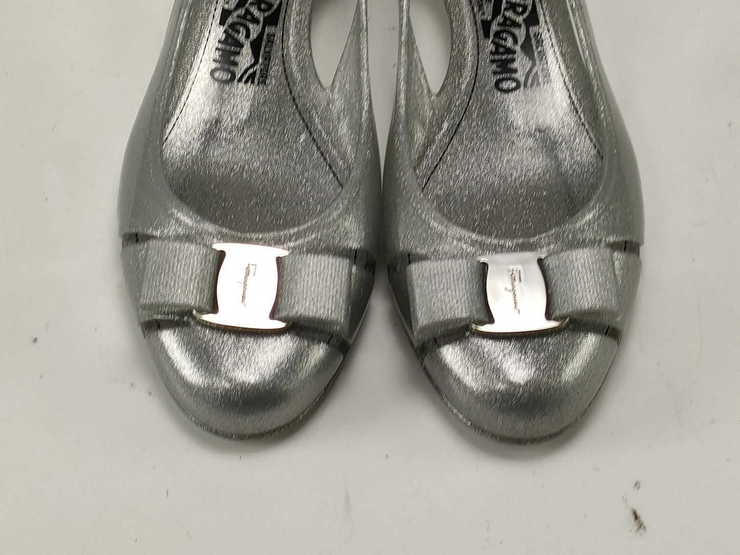 Salvatore Ferragamo Vara Ribbon Silver Pumps