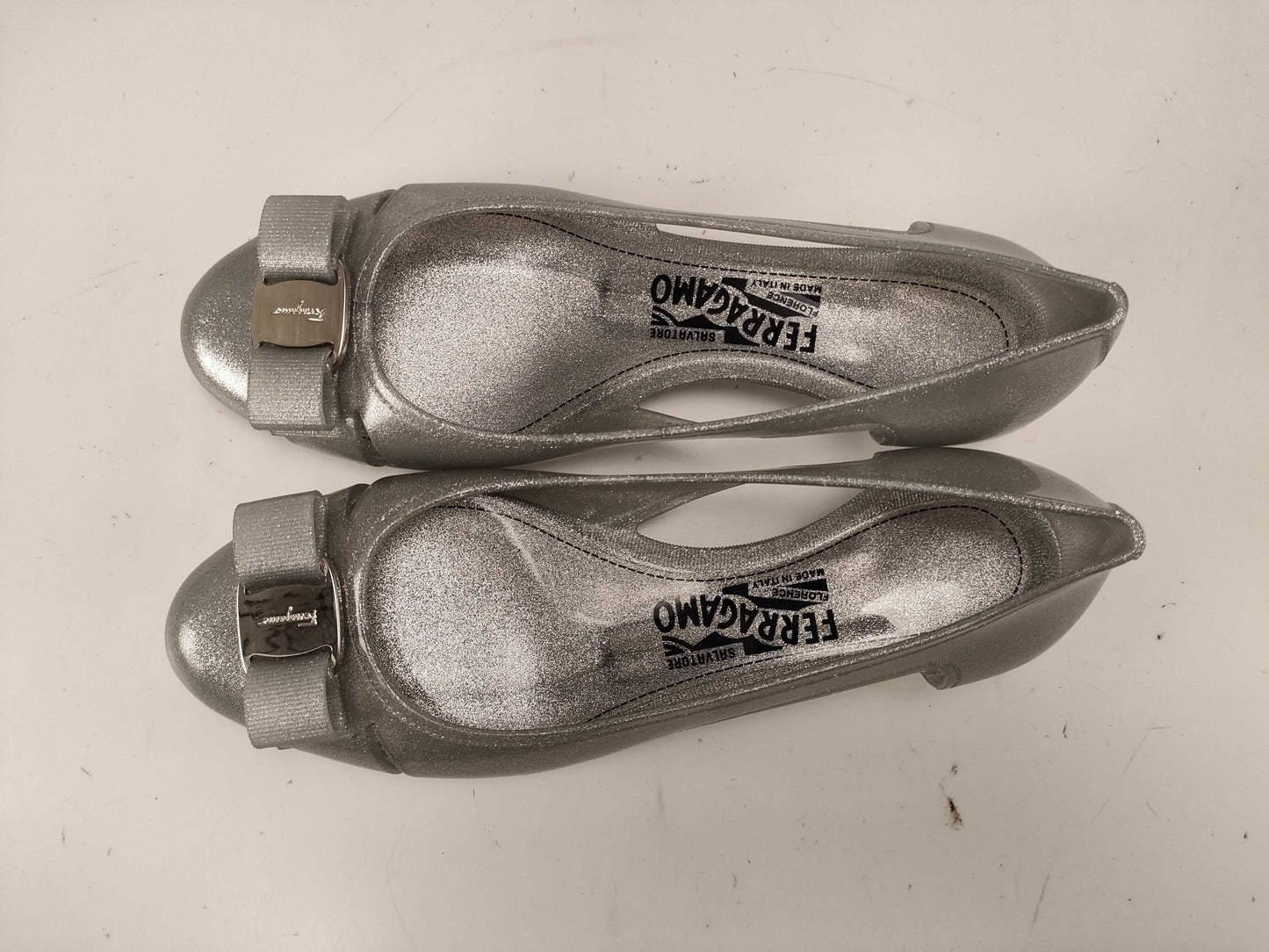 Salvatore Ferragamo Vara Ribbon Silver Pumps