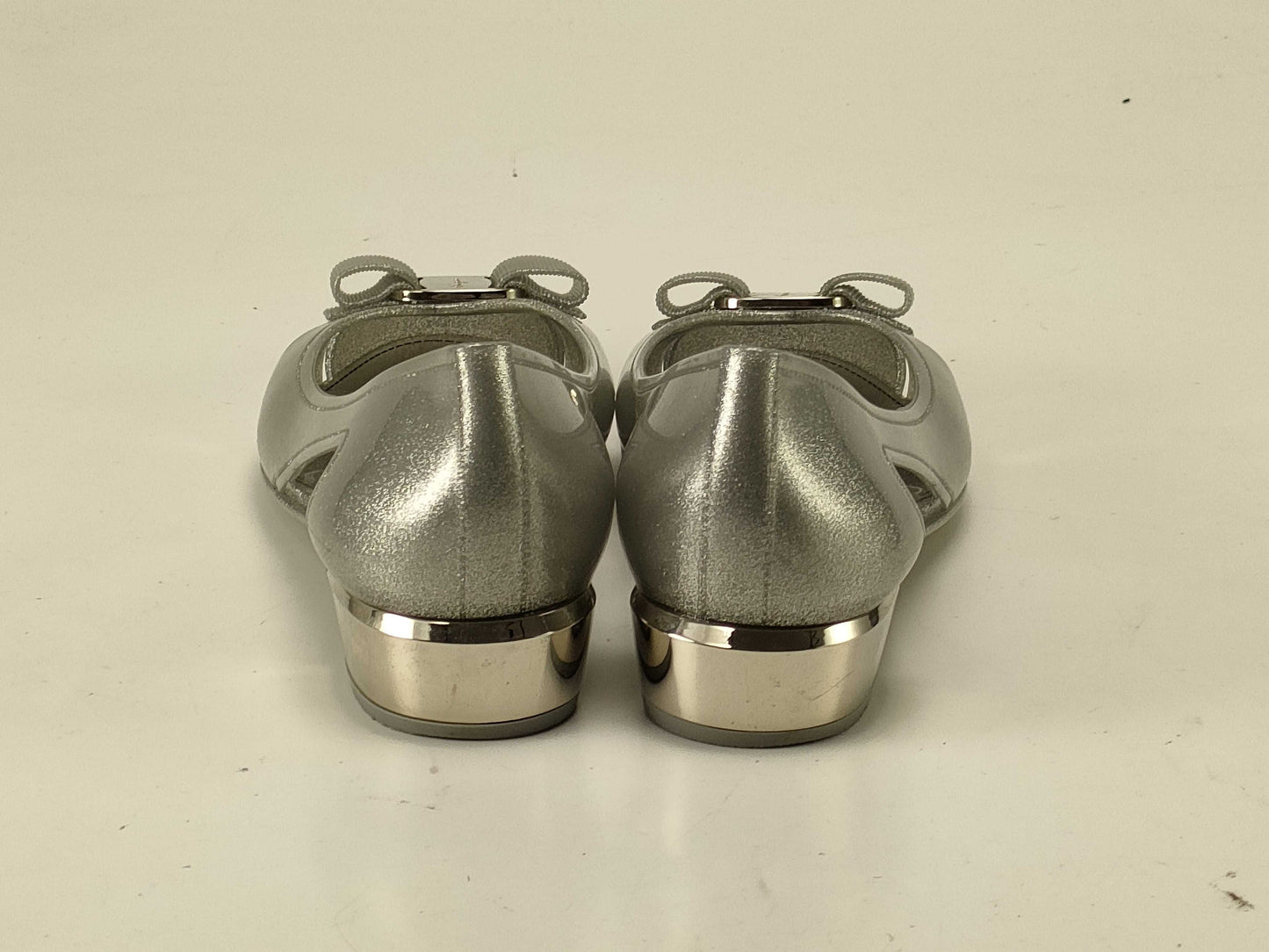 Salvatore Ferragamo Vara Ribbon Silver Pumps