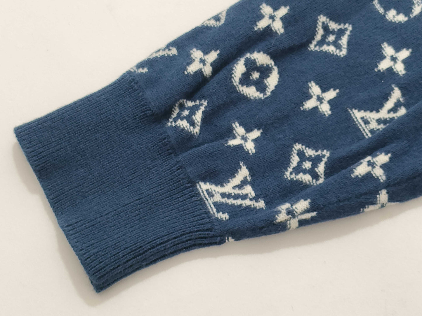 LOUIS VUITTON Monogram Knit Sweater L Tops