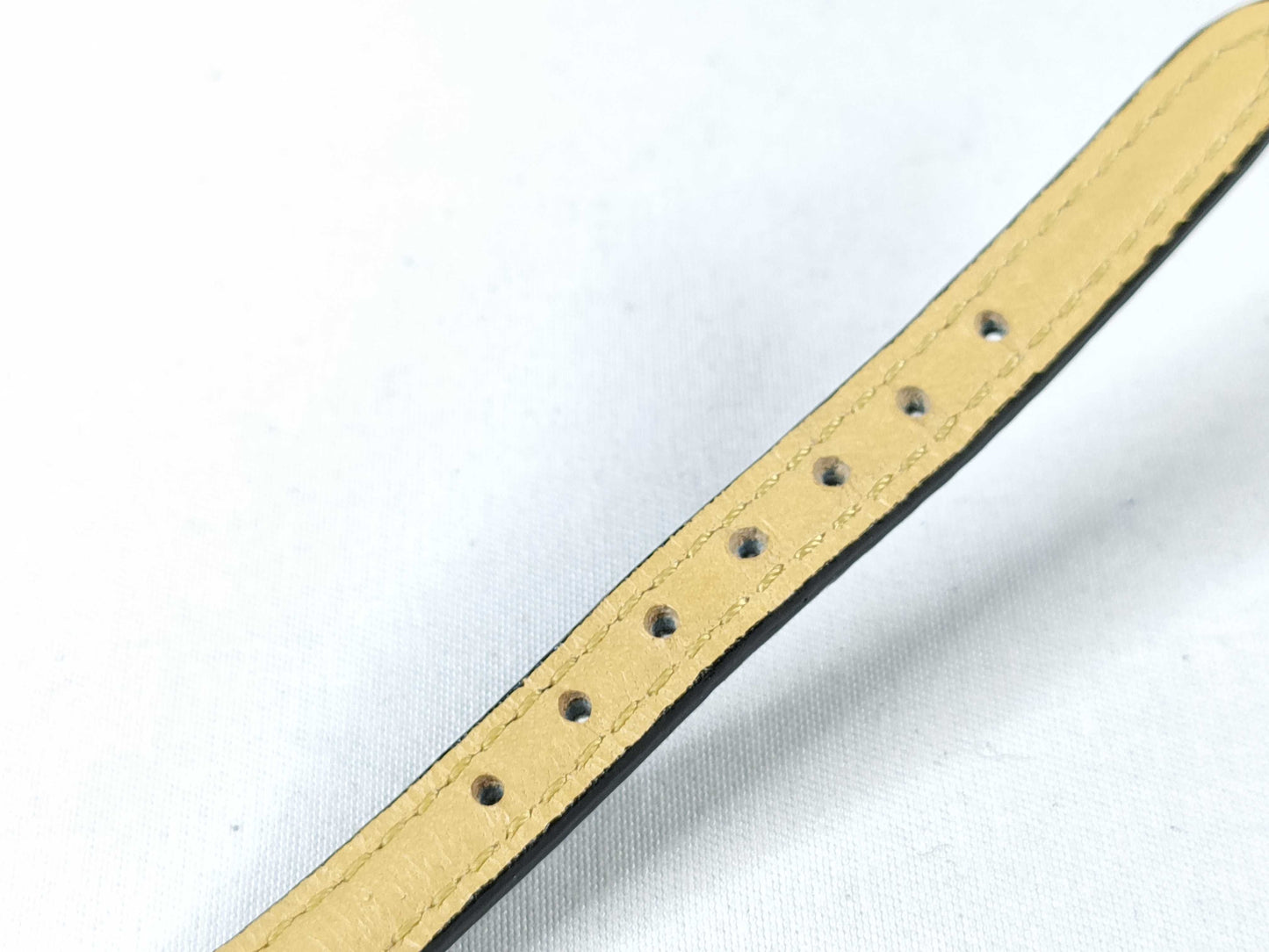 GUCCI 8mm Women's Watch
