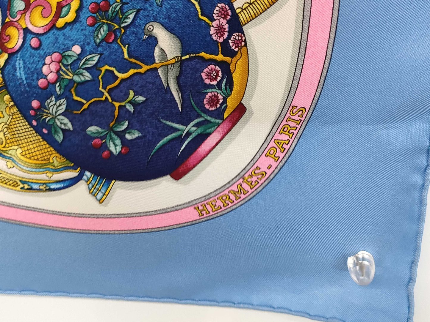 HERMES Carré Pourvu quon ait livresse perfume pattern scarf