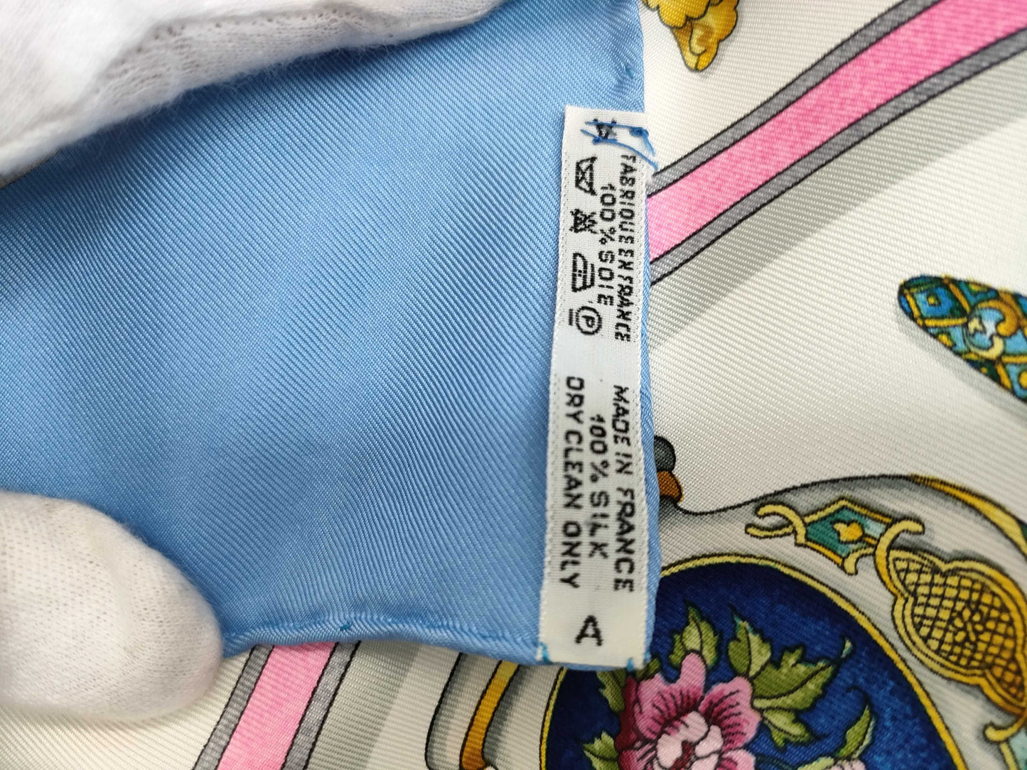 HERMES Carré Pourvu quon ait livresse perfume pattern scarf