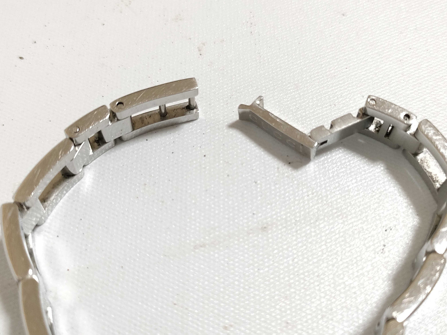 GUCCI 110 White Dial 3PD Women's Watch