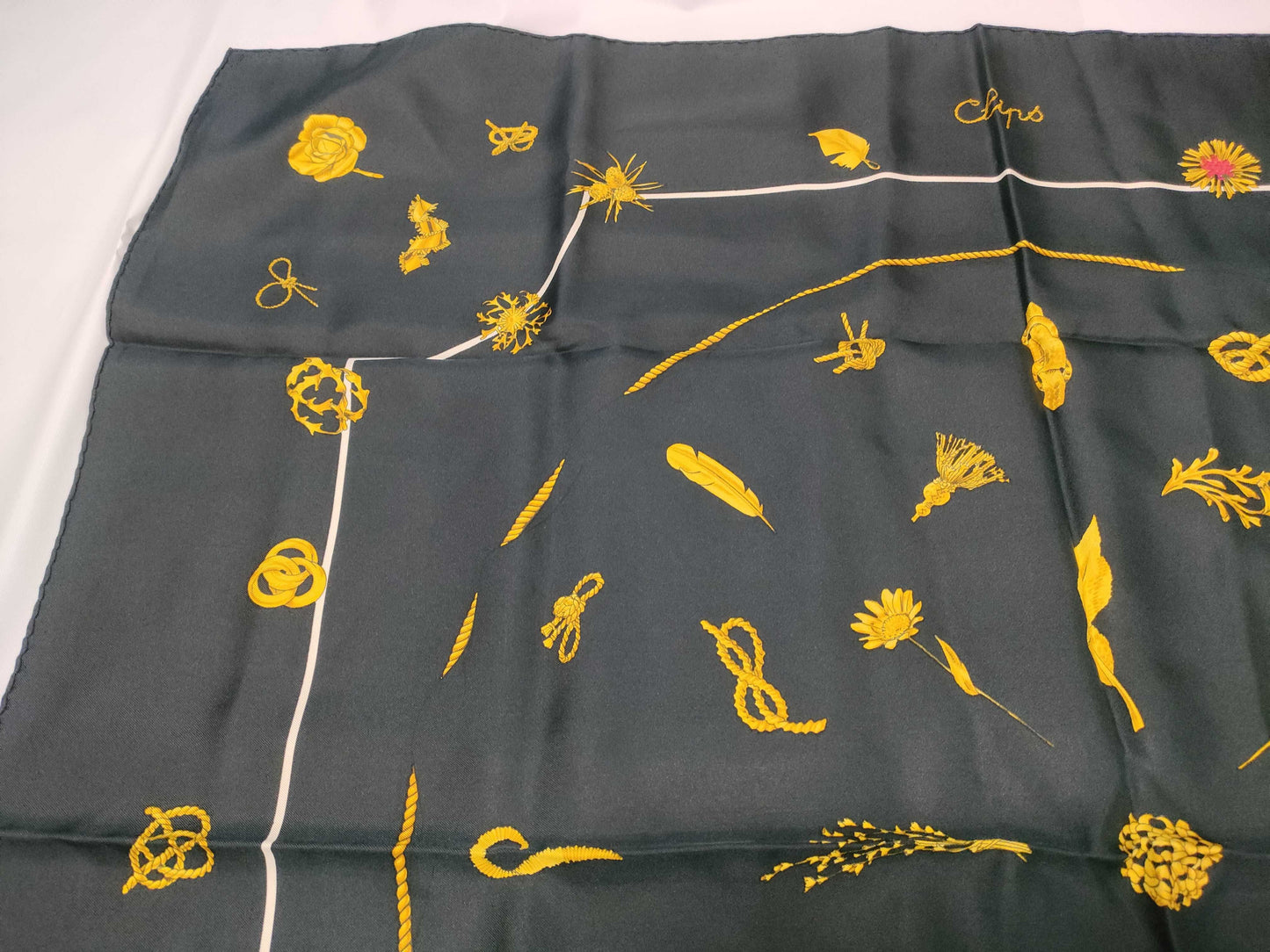 HERMES Carre Clips Scarf