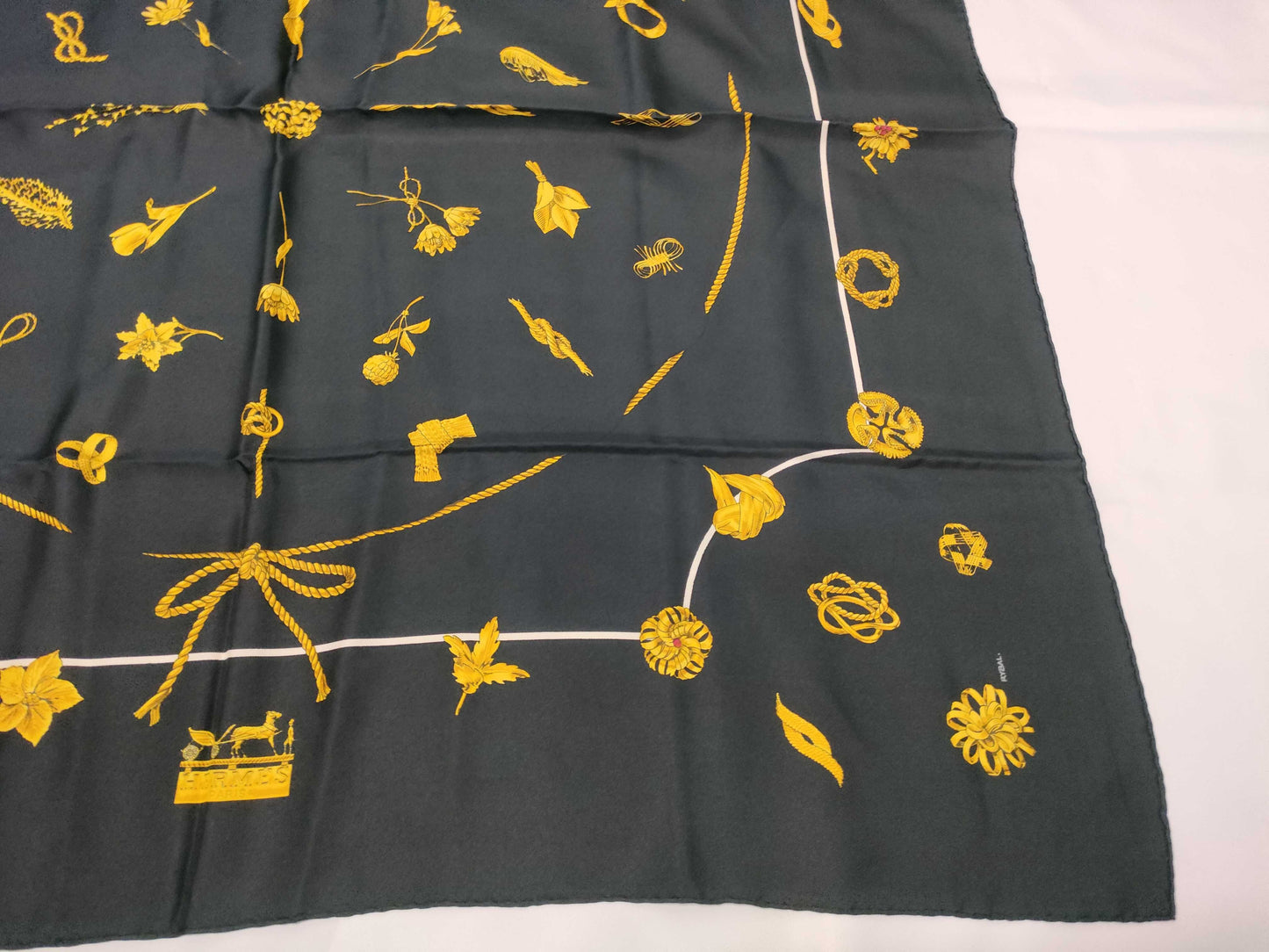 HERMES Carre Clips Scarf