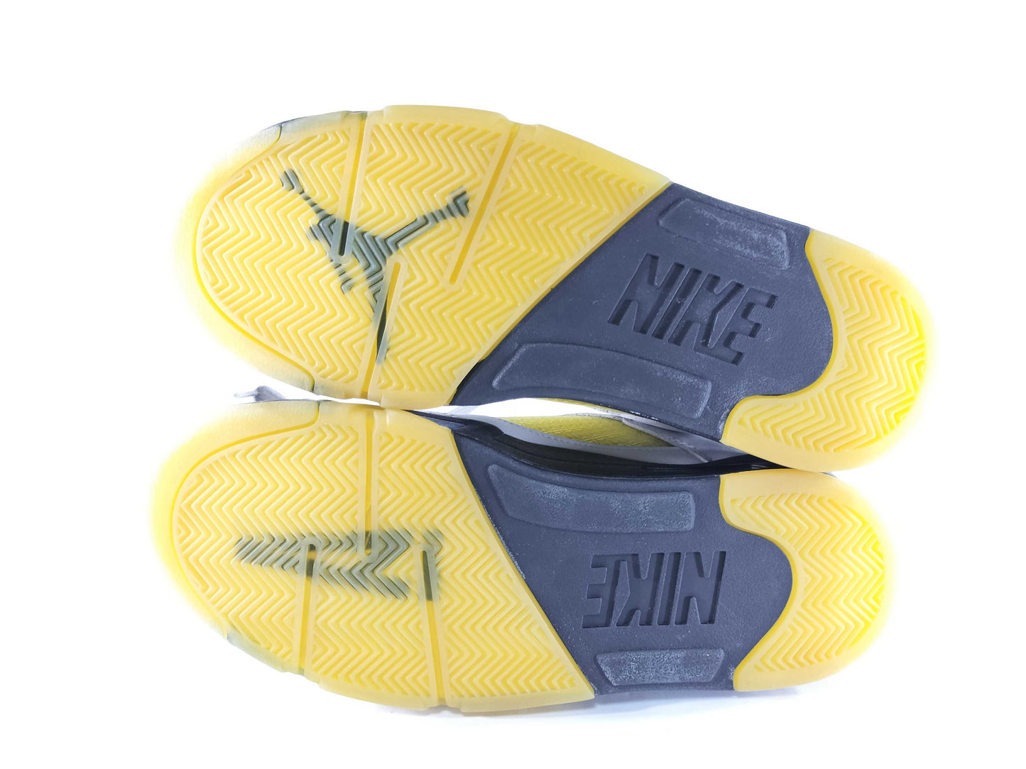 NIKE Air Jordan Amamaniere FZ5758-004 Sneakers