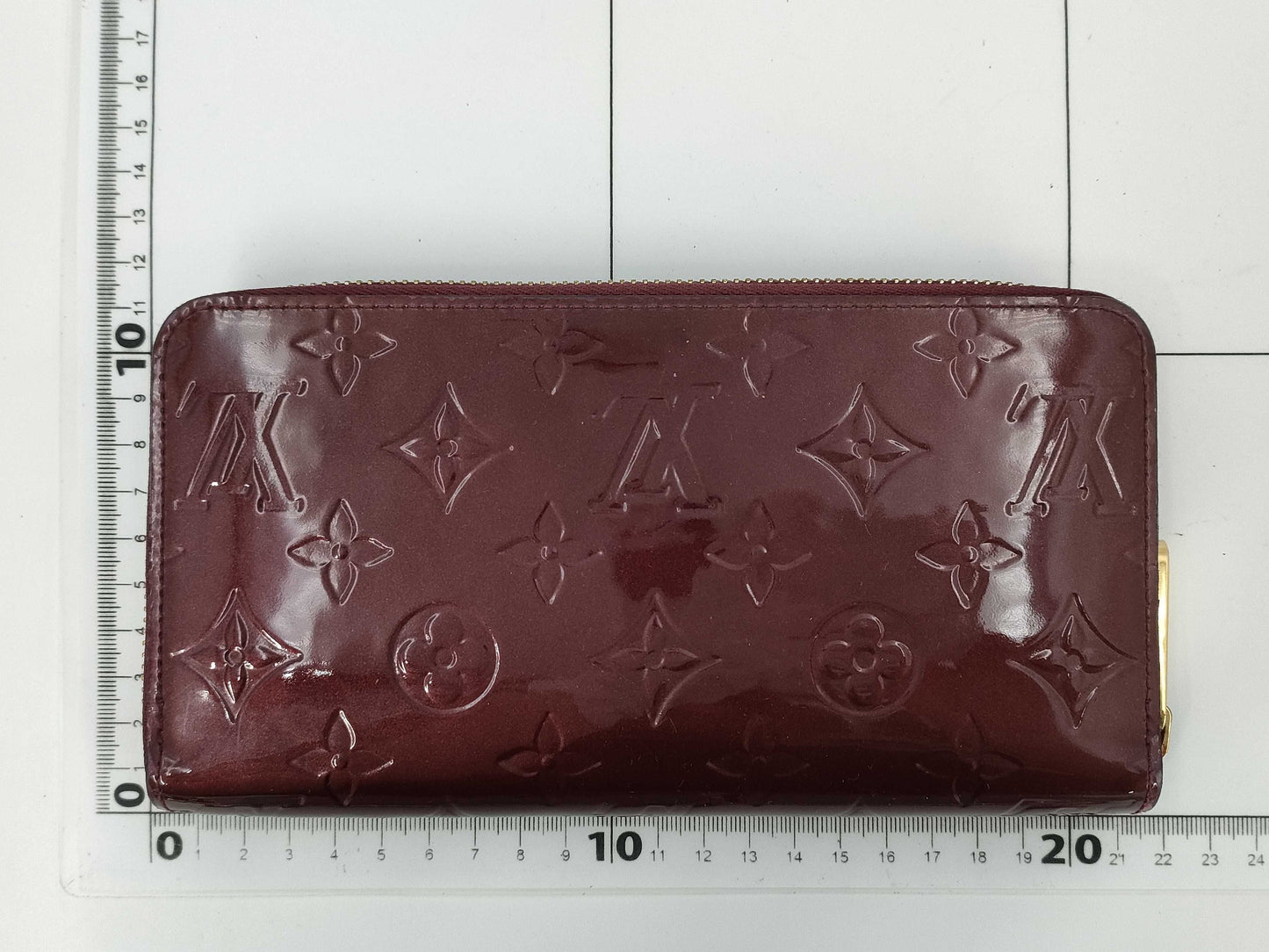LOUIS VUITTON Vernis Zippy Wallet