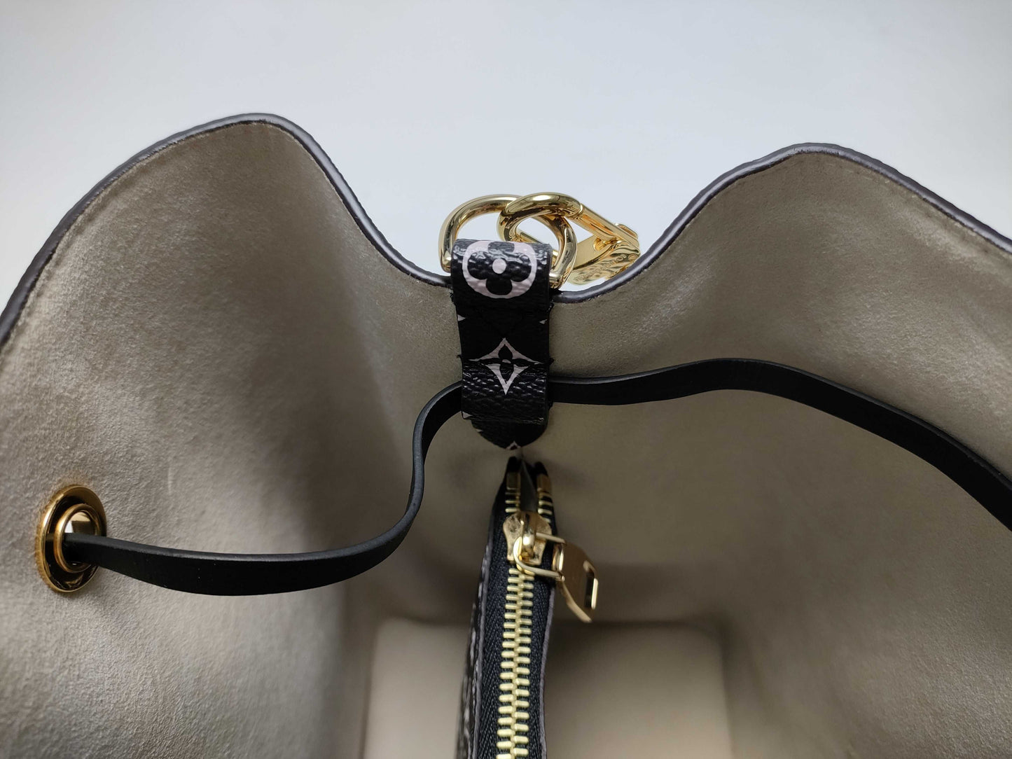 LOUIS VUITTON Monogram NeoNoe Shoulder Bag