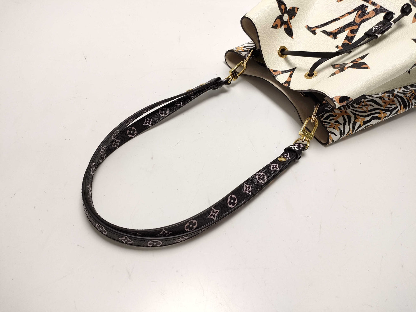 LOUIS VUITTON Monogram NeoNoe Shoulder Bag