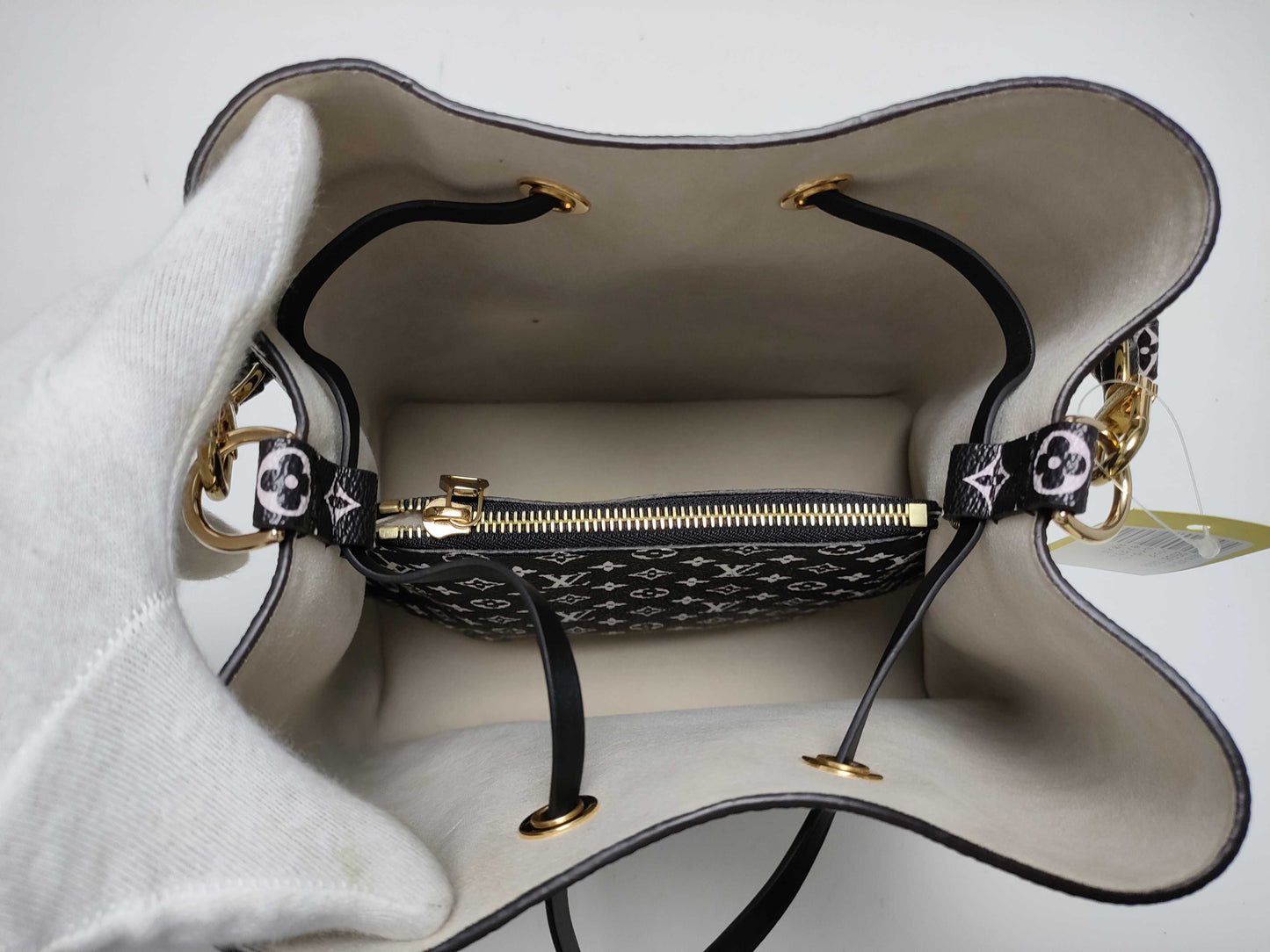 LOUIS VUITTON Monogram NeoNoe Shoulder Bag