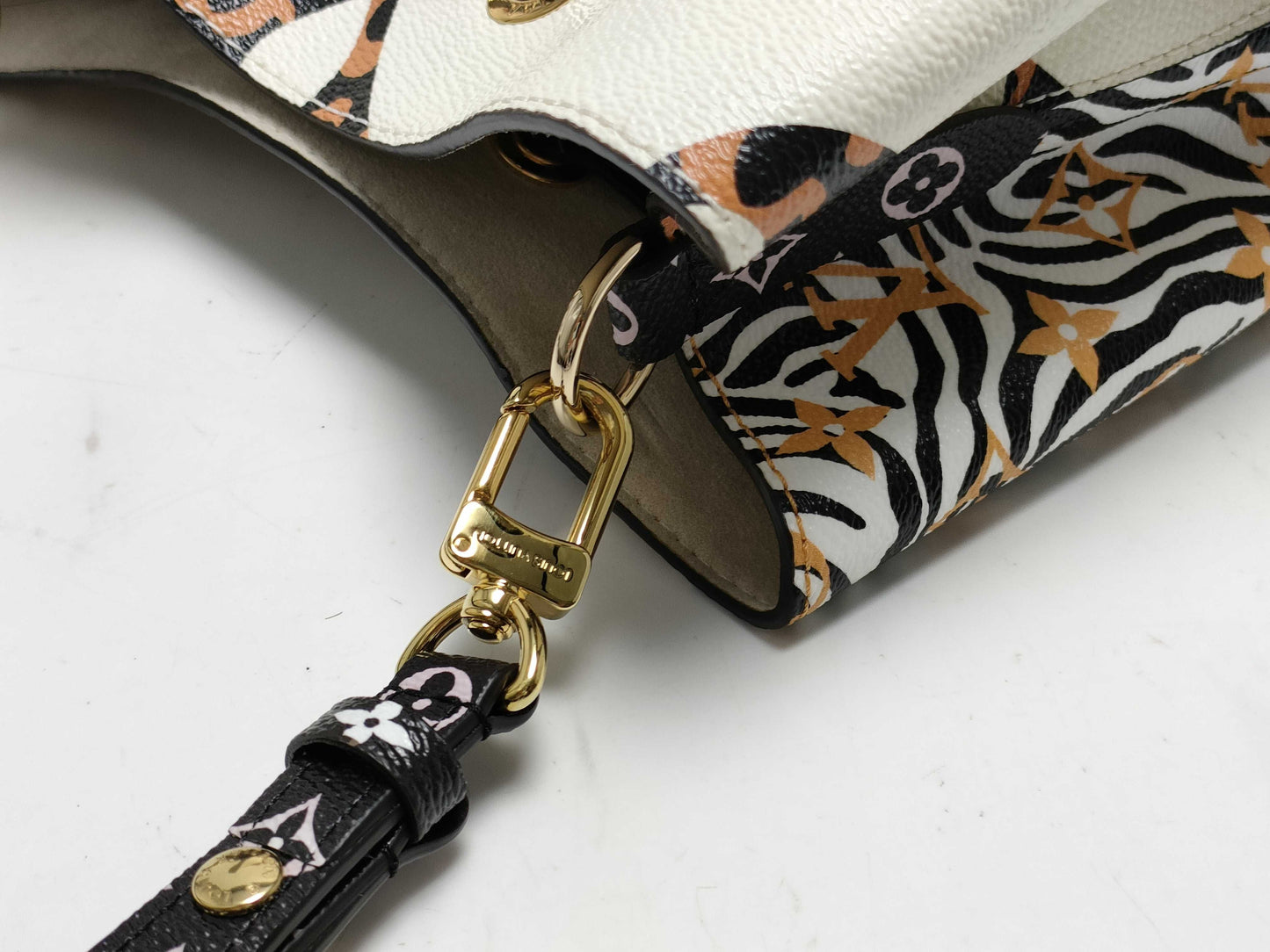 LOUIS VUITTON Monogram NeoNoe Shoulder Bag