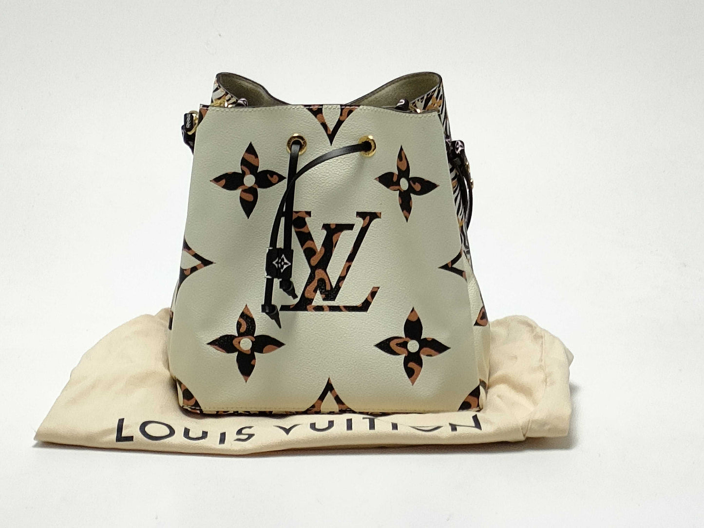 LOUIS VUITTON Monogram NeoNoe Shoulder Bag