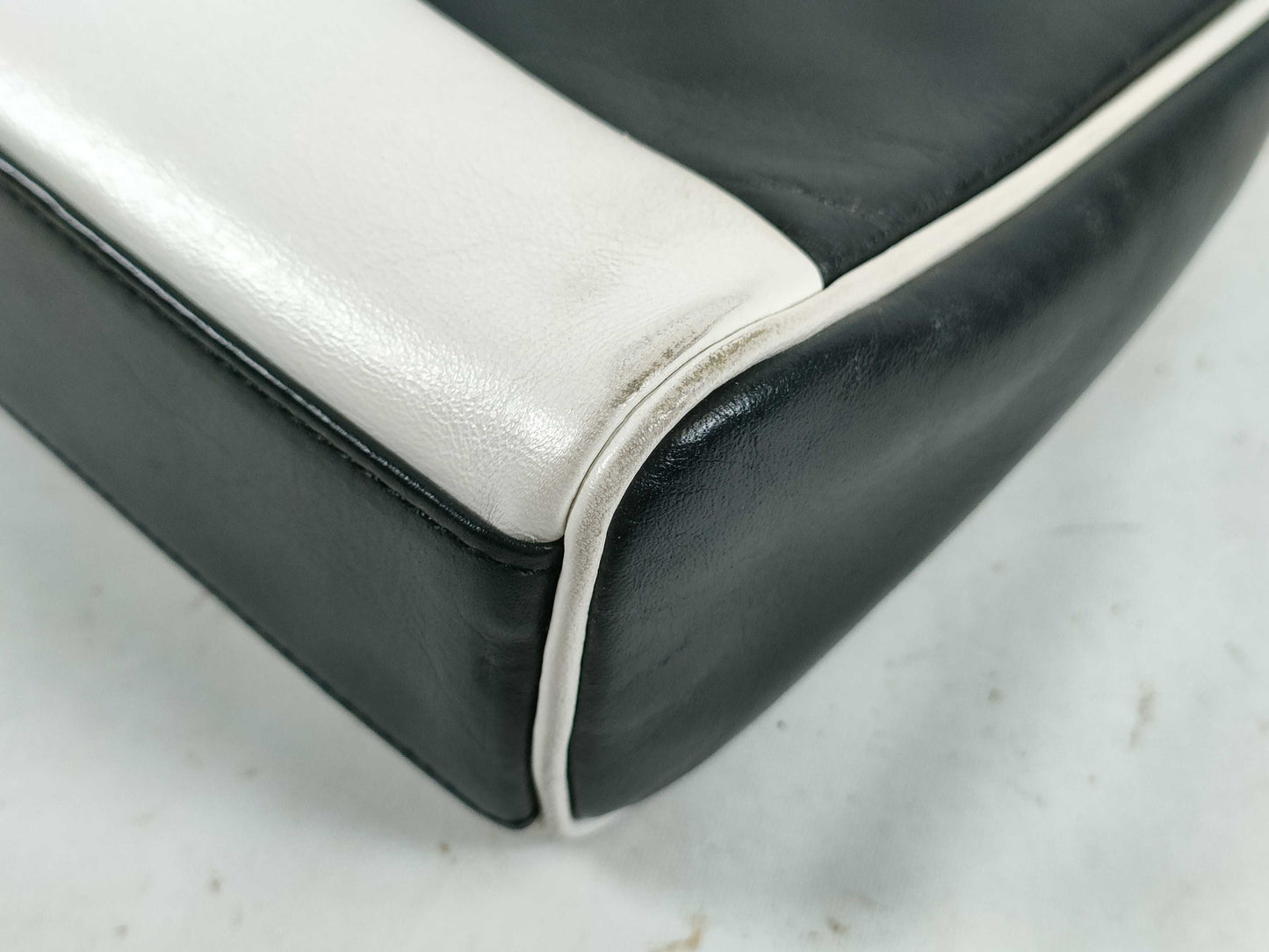 agnes b. one-shoulder leather shoulder bag