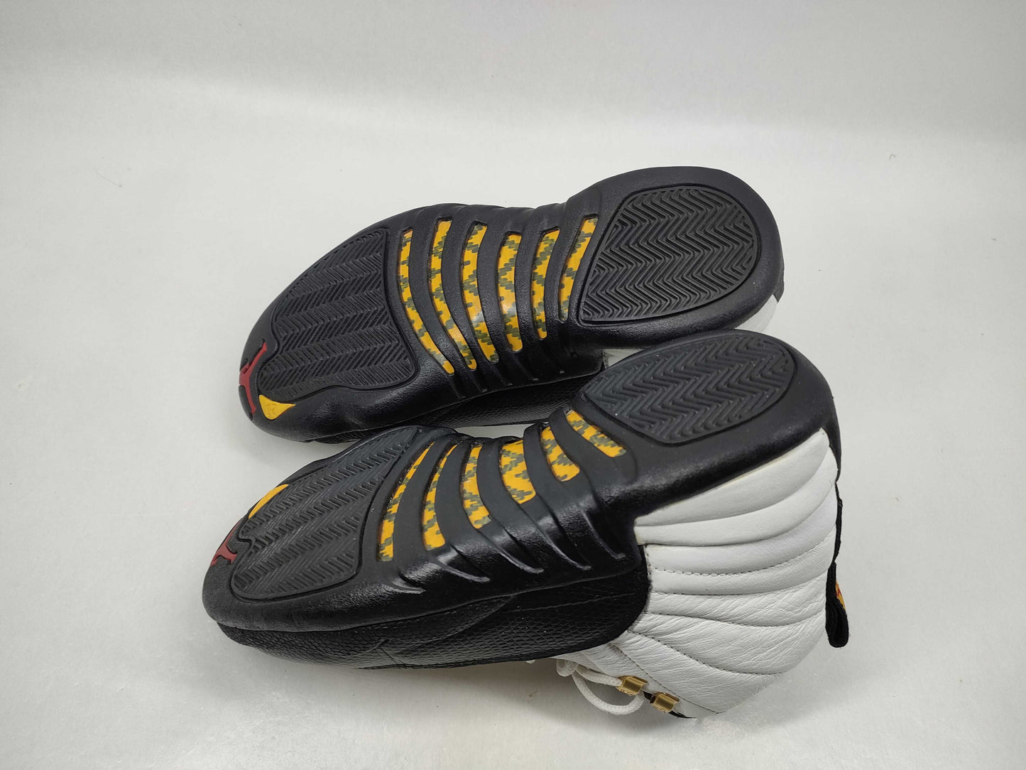 NIKE 130690-101 Air Jordan 12 OG Taxi Sneakers