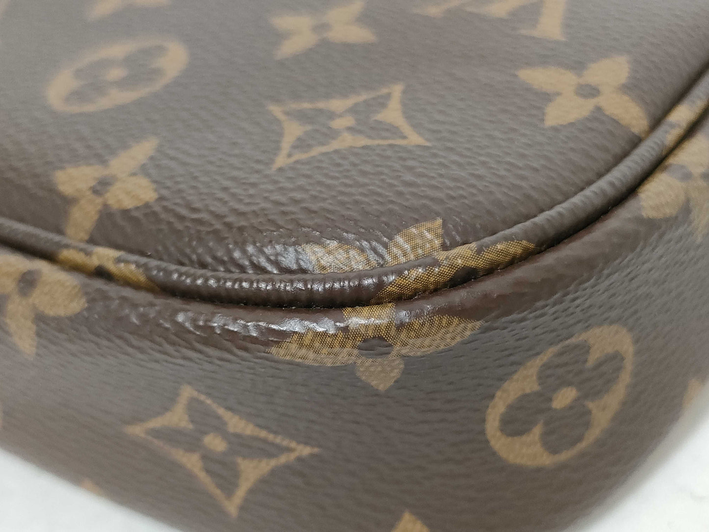 LOUIS VUITTON Monogram Ivy Wallet Chain M81911 RFID Enabled Shoulder Bag