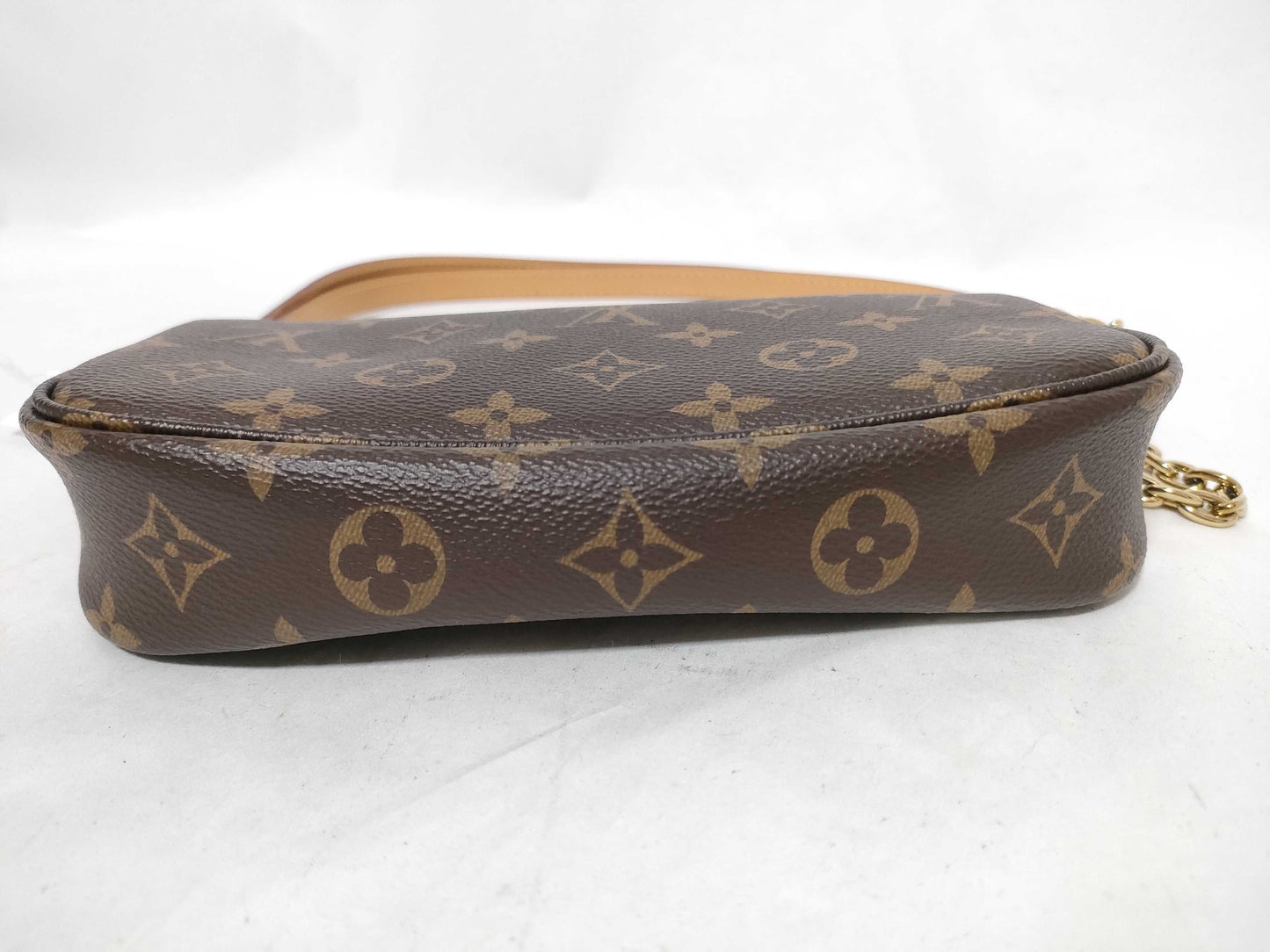 LOUIS VUITTON Monogram Ivy Wallet Chain M81911 RFID Enabled Shoulder Bag