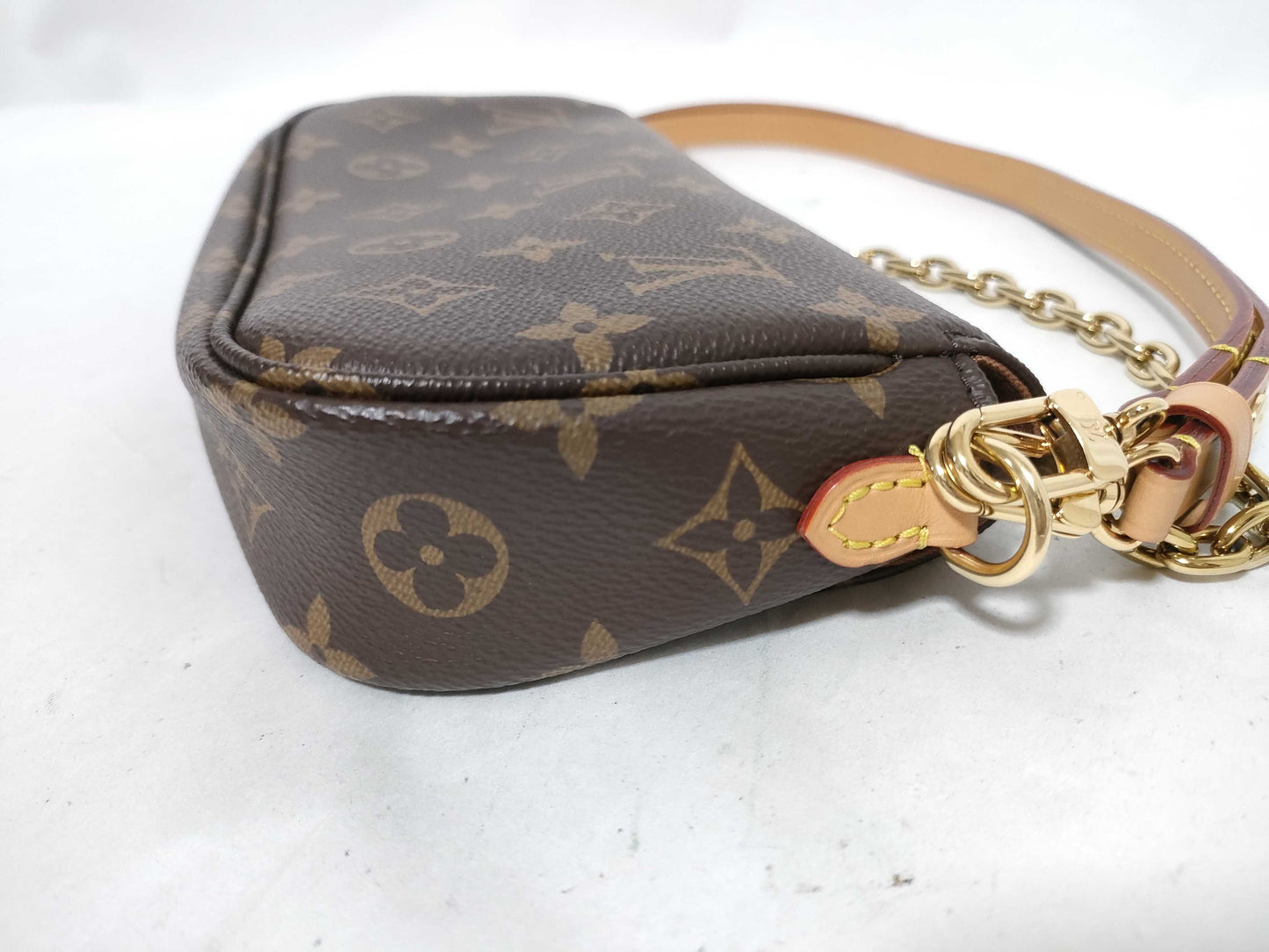 LOUIS VUITTON Monogram Ivy Wallet Chain M81911 RFID Enabled Shoulder Bag