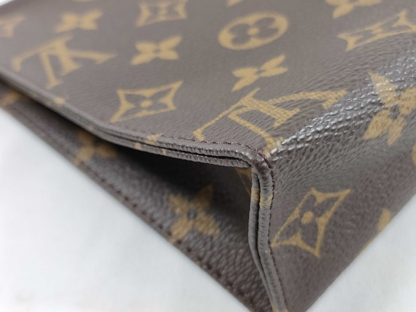 LOUIS VUITTON M47544 Monogram Poche Toilette 19 Clutch Bag