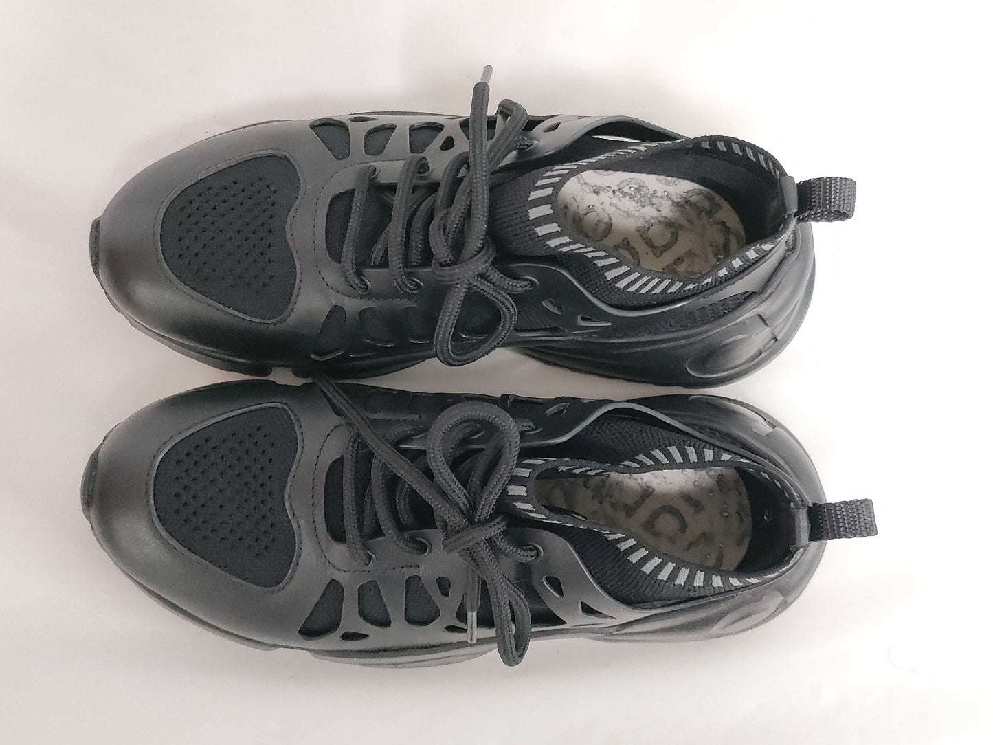 Salvatore Ferragamo Gancini Sneakers in Black