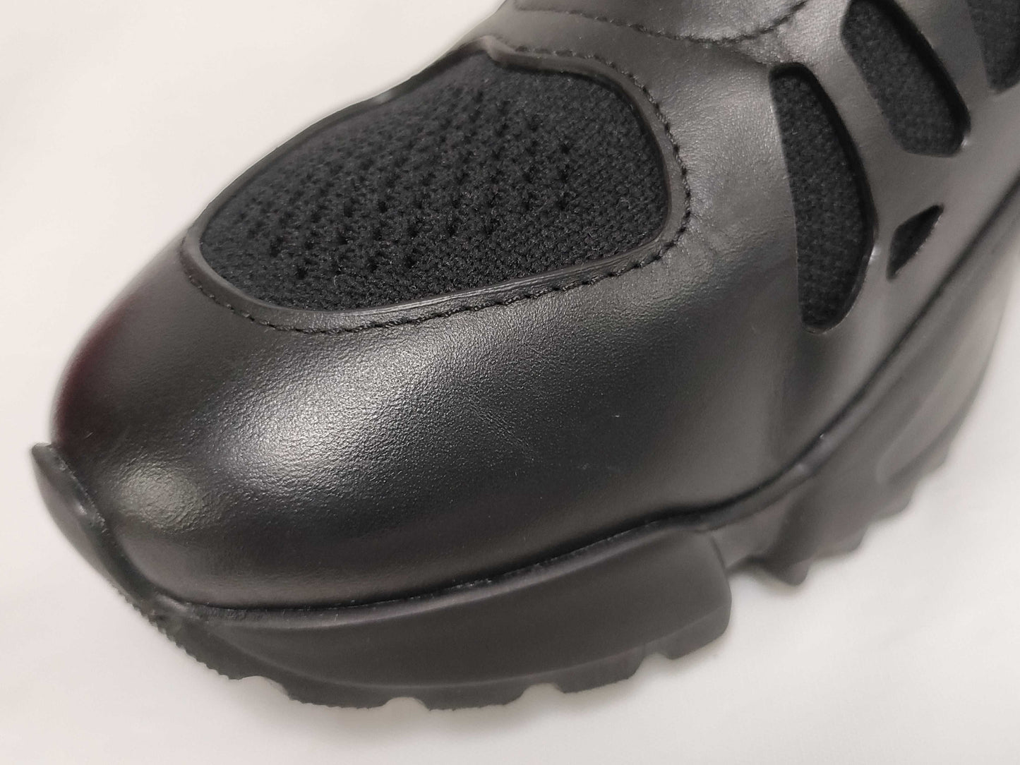 Salvatore Ferragamo Gancini Sneakers in Black