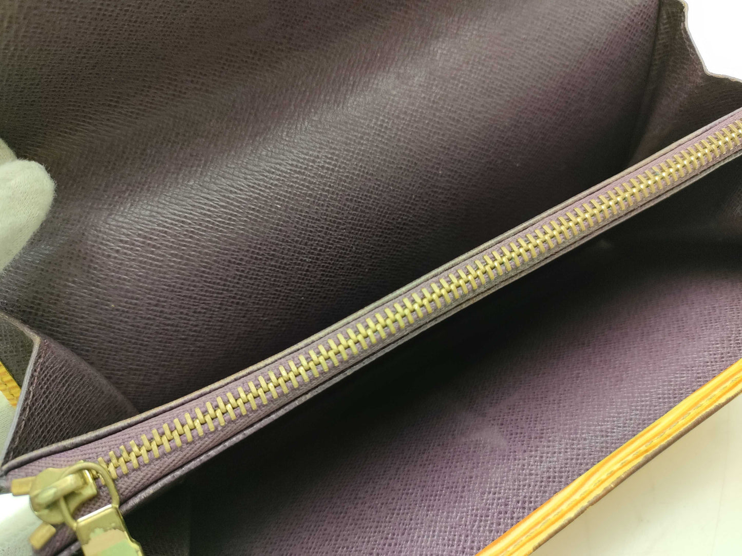 LOUIS VUITTON Epi Portefeuille Sarah Wallet