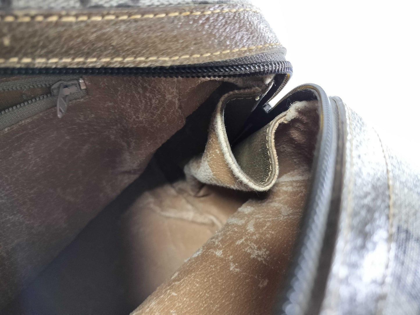 GUCCI GG Supreme PLUS Boston Bag, Interior Deterioration