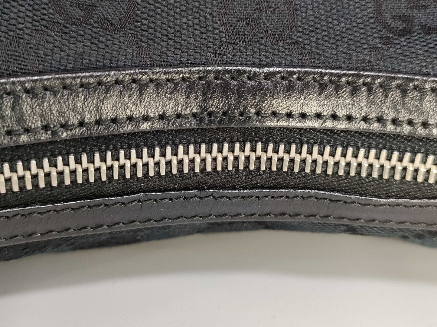 GUCCI GG Canvas 001 3812 2123 Shoulder Bag