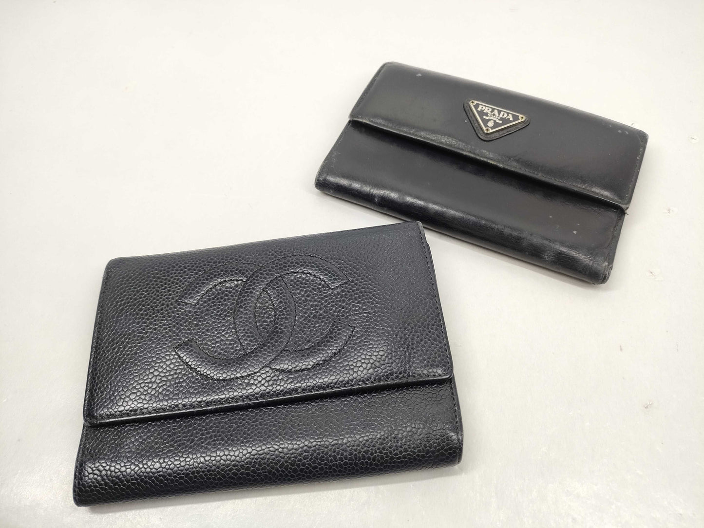 CHANEL Caviar Skin Coco Mark Tri-fold Wallet / Prada Wallet
