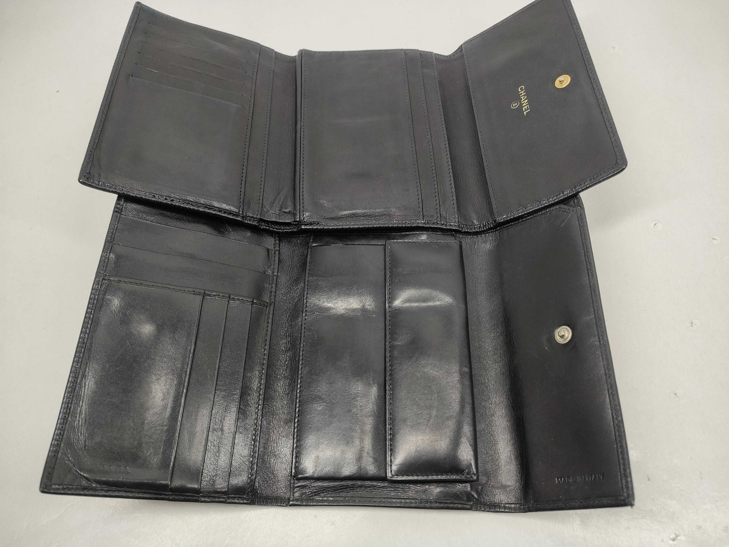 CHANEL Caviar Skin Coco Mark Tri-fold Wallet / Prada Wallet