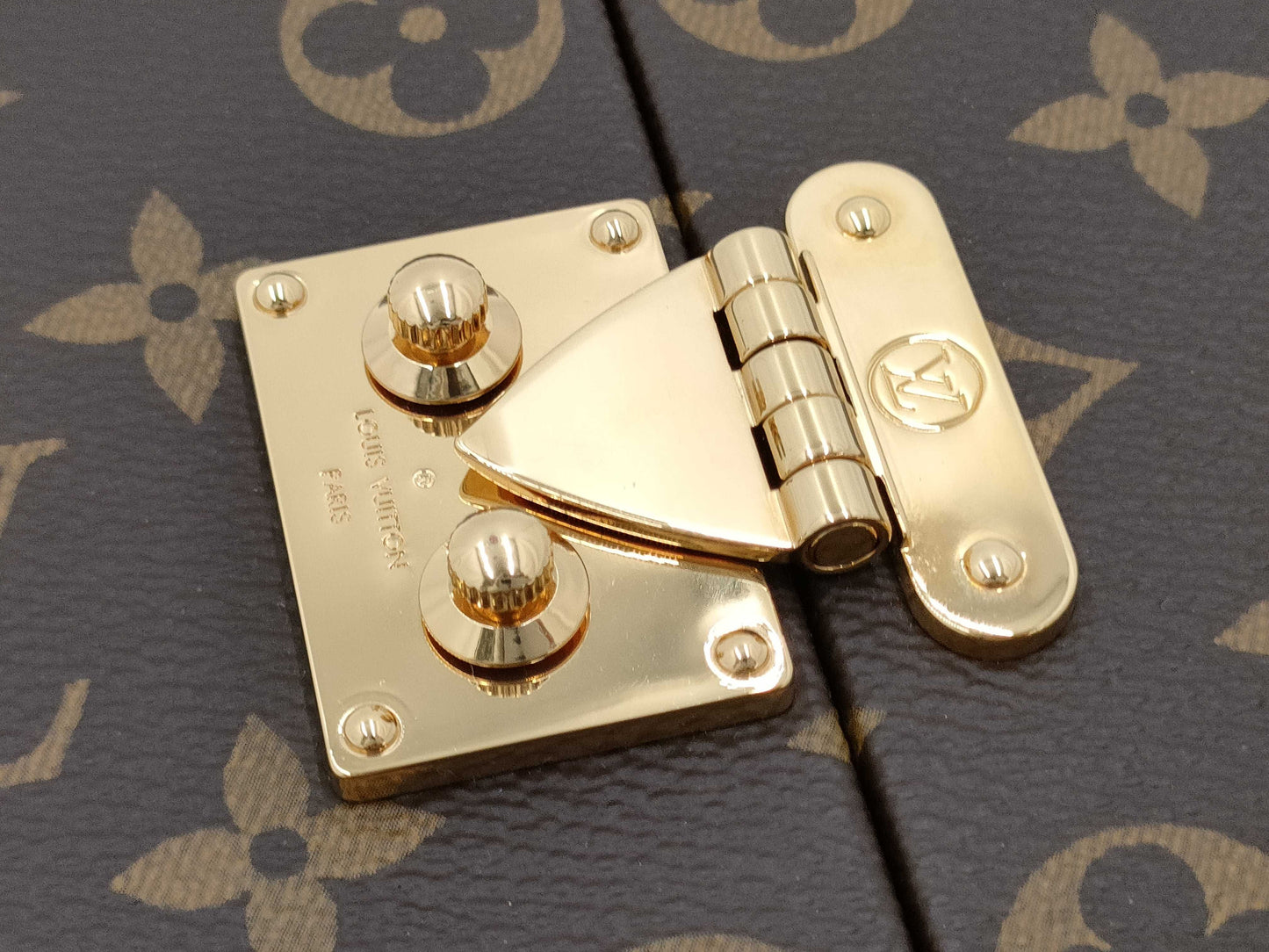LOUIS VUITTON Monogram GI0554 Home Mirror Trunk Other Accessories