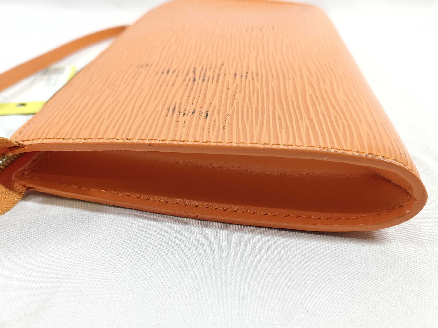LOUIS VUITTON M5294H Epi Axoir Handbag
