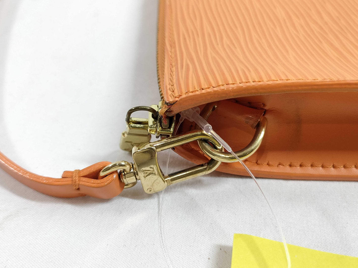 LOUIS VUITTON M5294H Epi Axoir Handbag