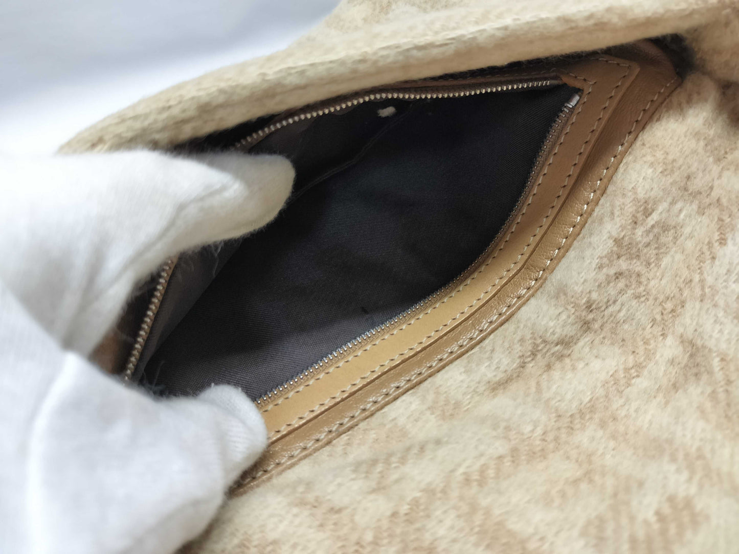 FENDI Mamma 2321-26424-008 / Wool / Condition Considered Handbag