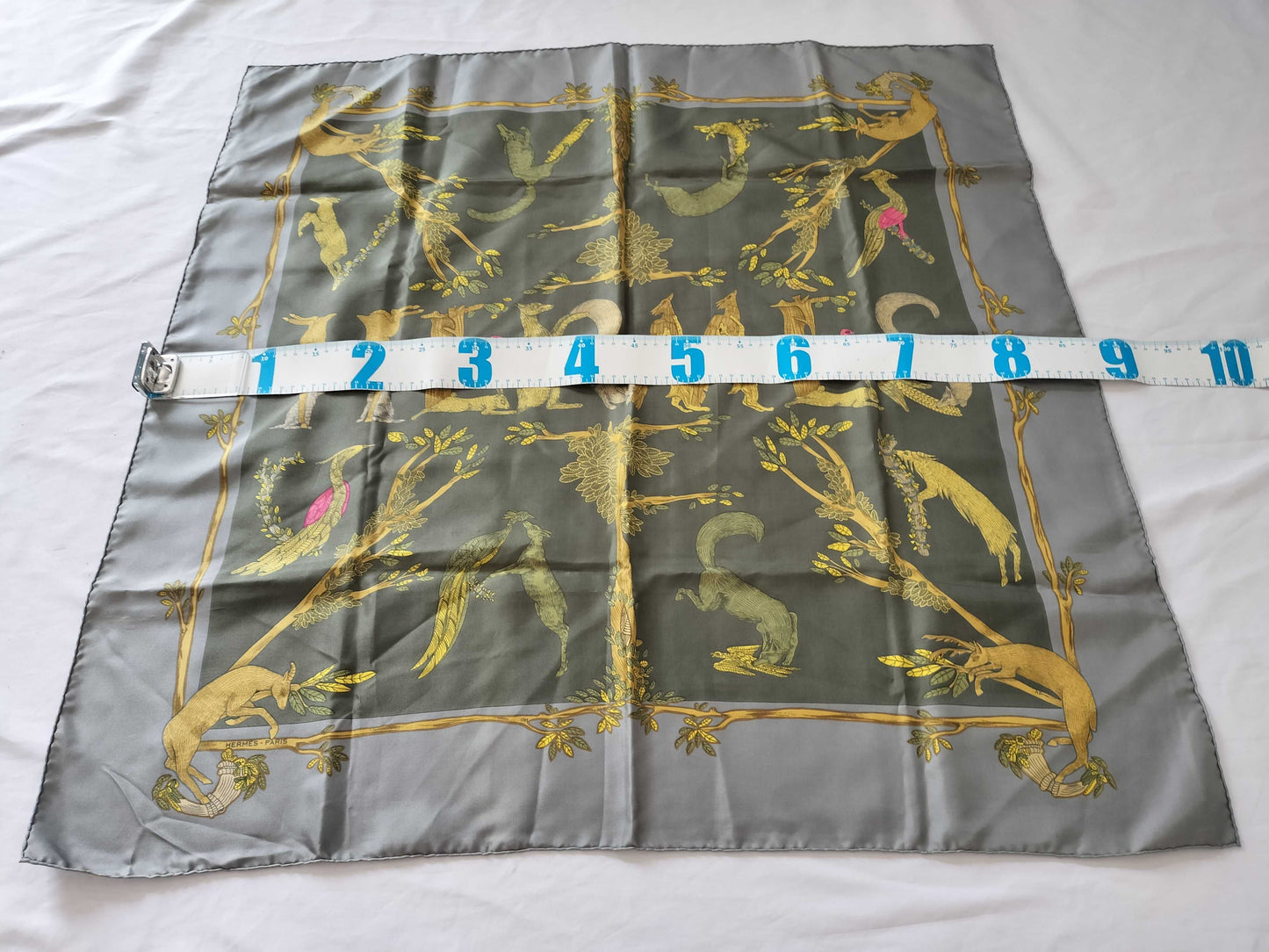 HERMES Carre Carre 90 //Condition Considered Scarf
