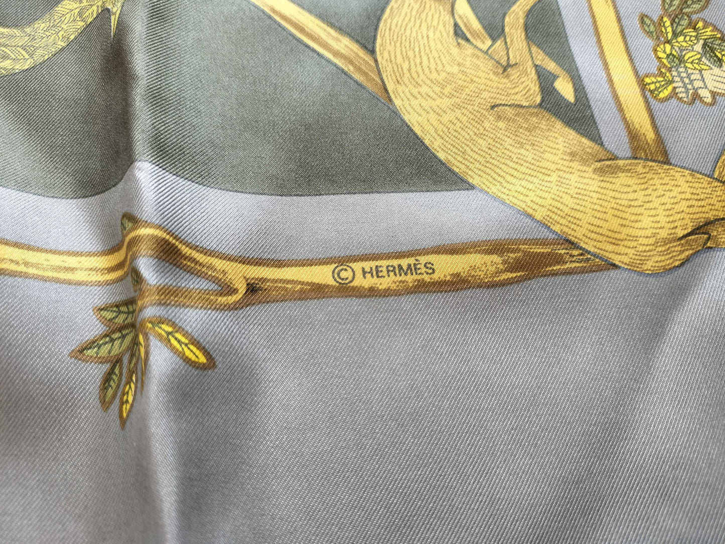 HERMES Carre Carre 90 //Condition Considered Scarf