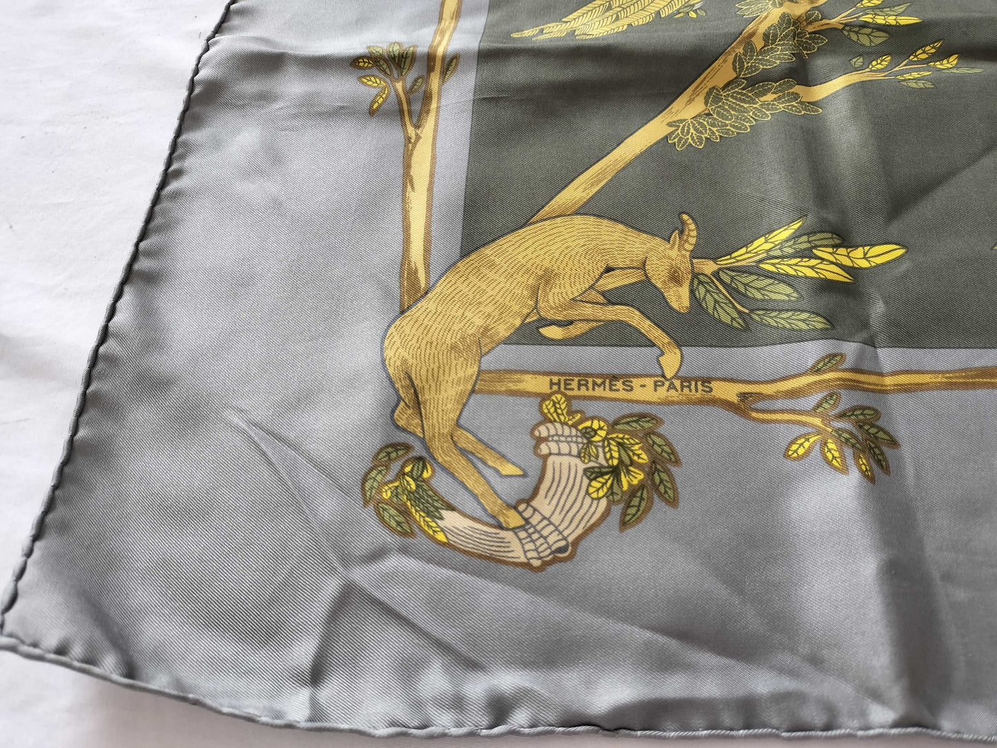 HERMES Carre Carre 90 //Condition Considered Scarf