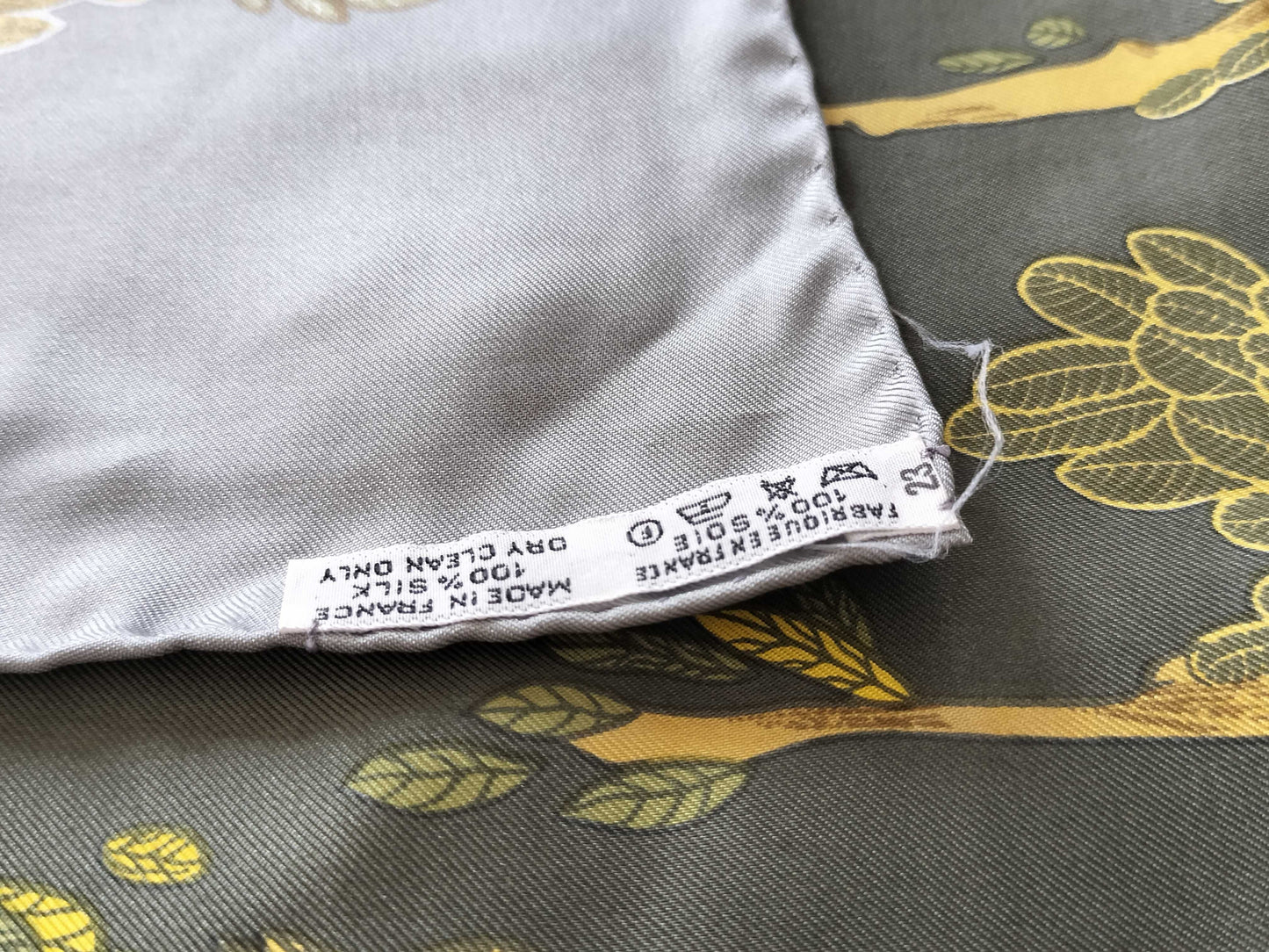 HERMES Carre Carre 90 //Condition Considered Scarf