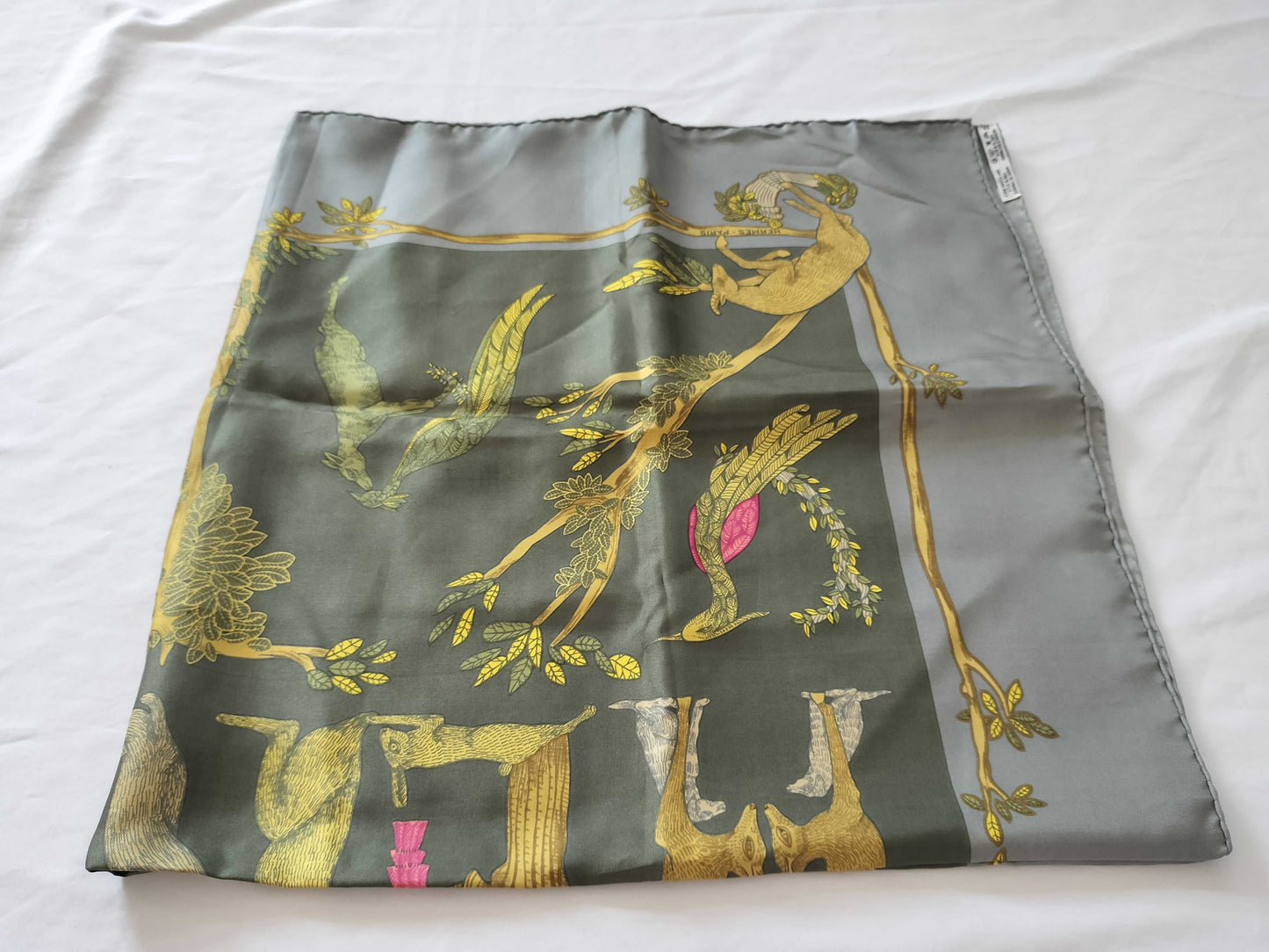 HERMES Carre Carre 90 //Condition Considered Scarf