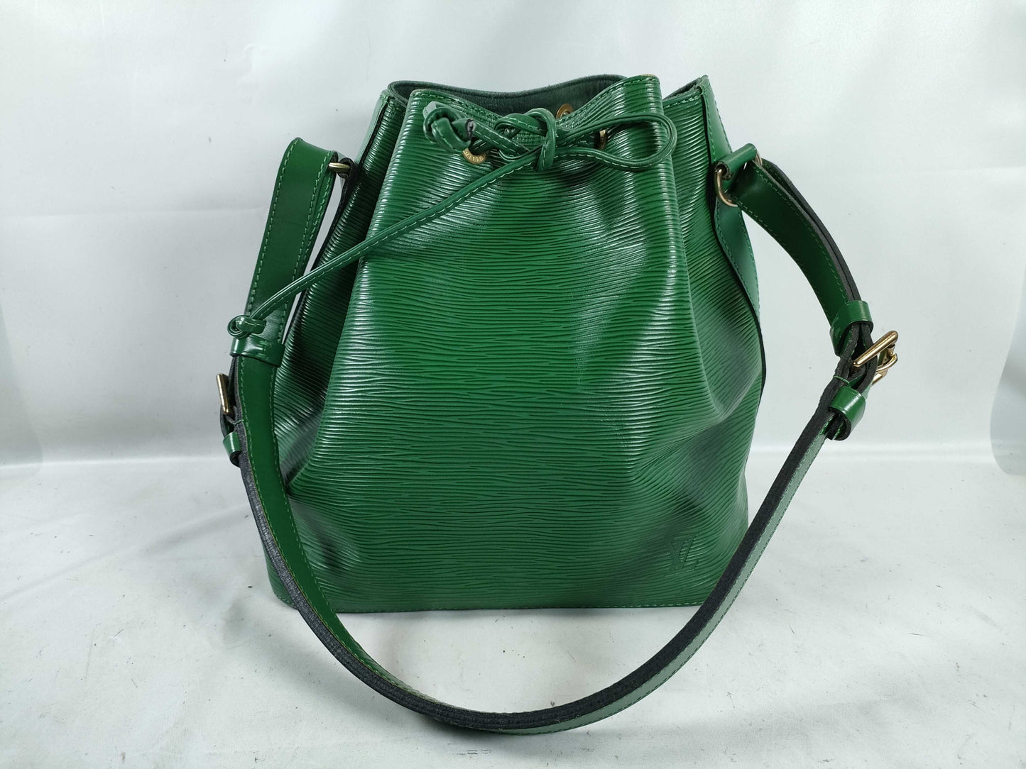 LOUIS VUITTON Epi Noe Shoulder Bag