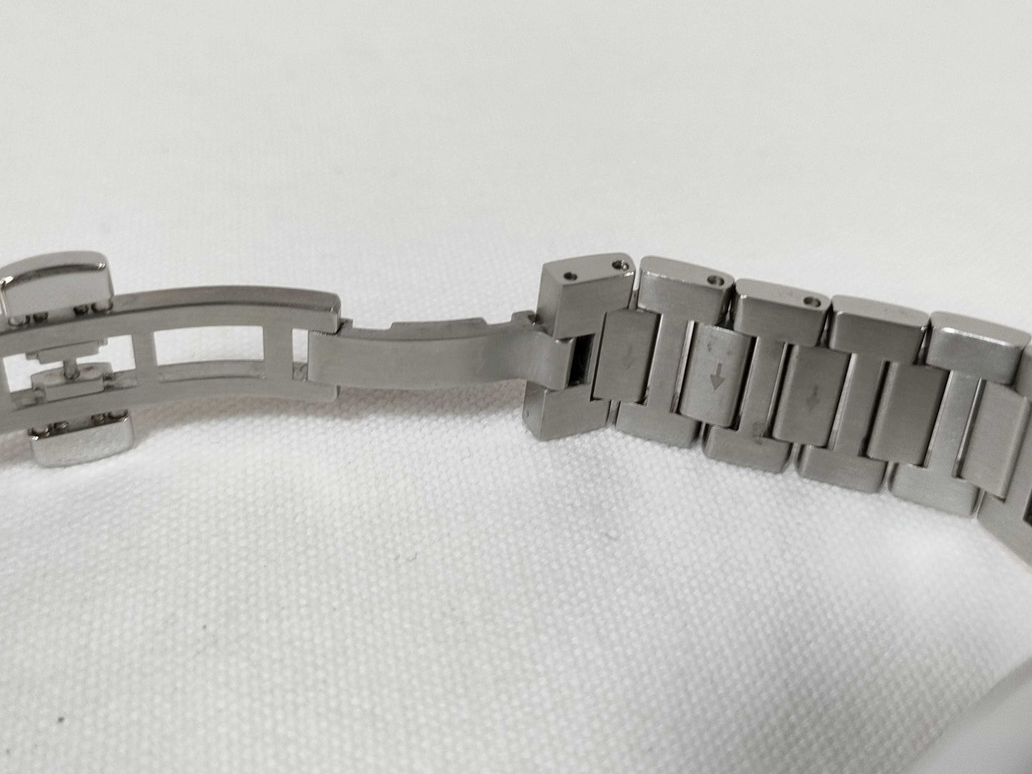 GUCCI 142.5 Women's Quartz Watch