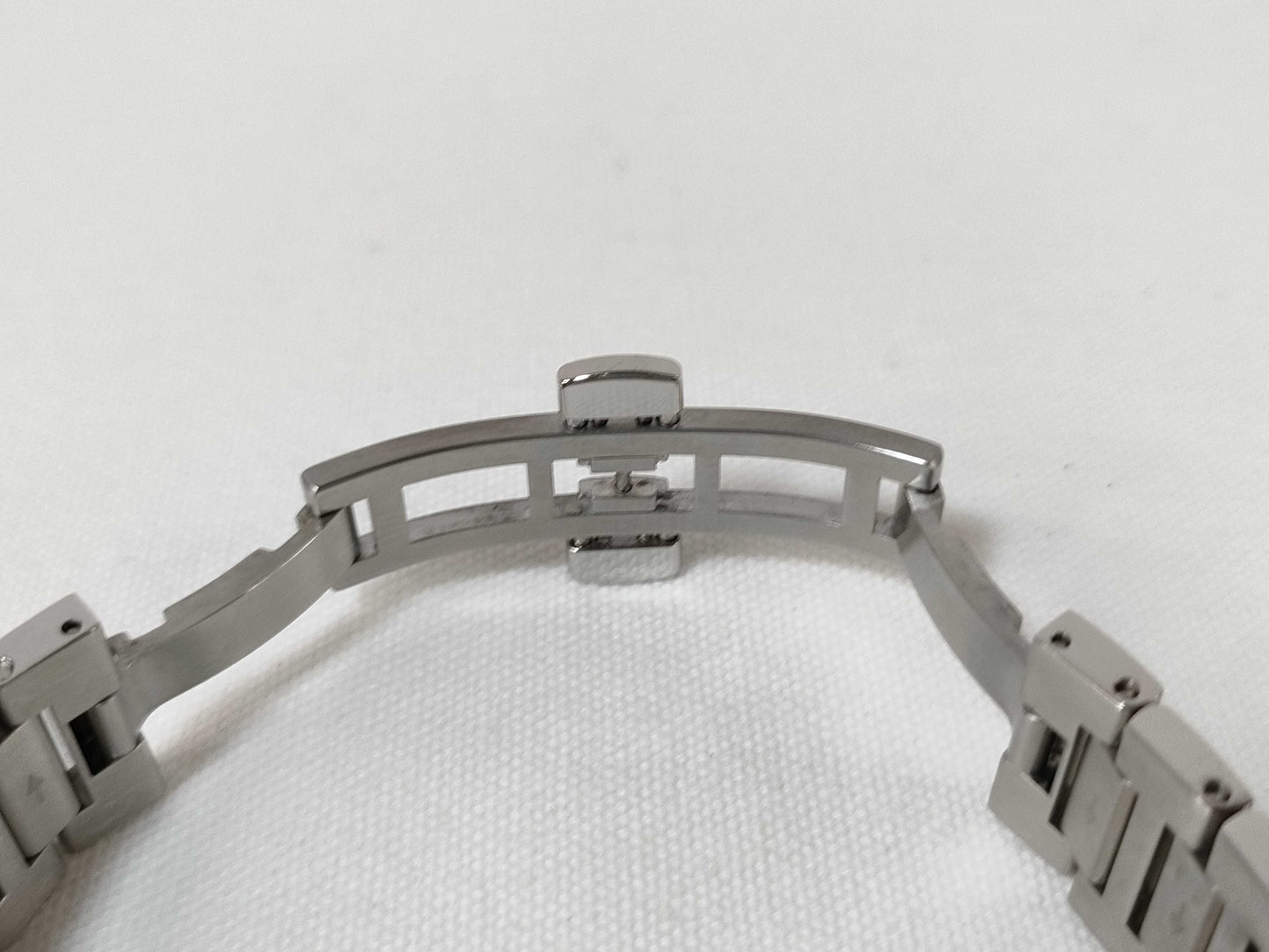 GUCCI 142.5 Women's Quartz Watch