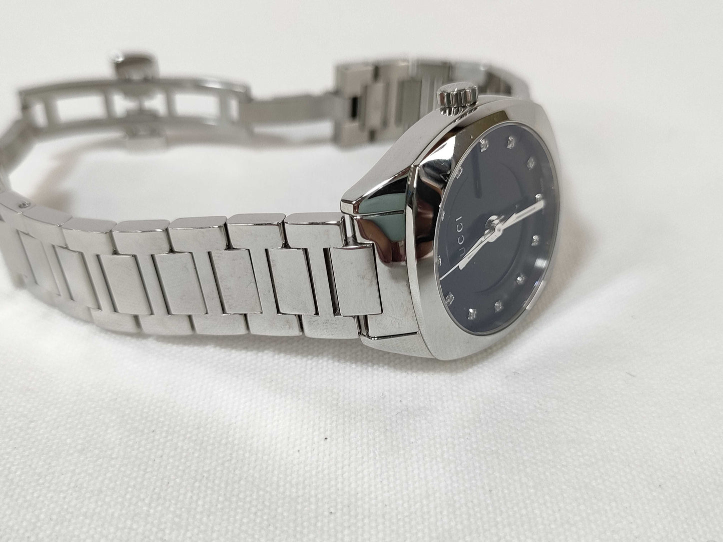 GUCCI 142.5 Women's Quartz Watch