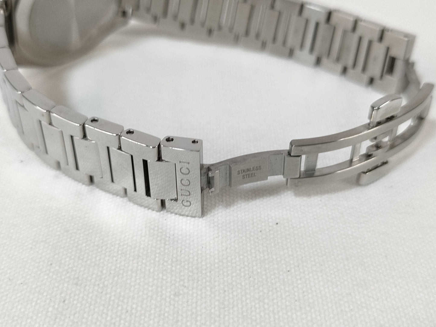 GUCCI 142.5 Women's Quartz Watch